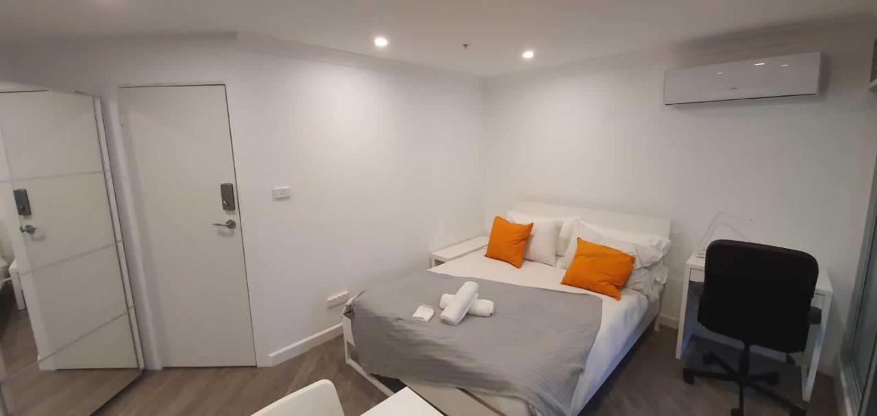 Dana-Cozy Studio With Shared Entry In The City Canberra Exterior photo